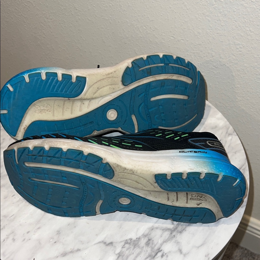 Brooks Black and Green Running Shoes - Picture 7 of 8